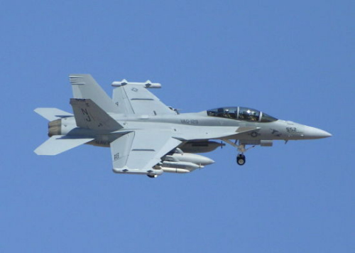 EA-18Gӑ(zhn)C(j)(jng)ݑГ^F-22