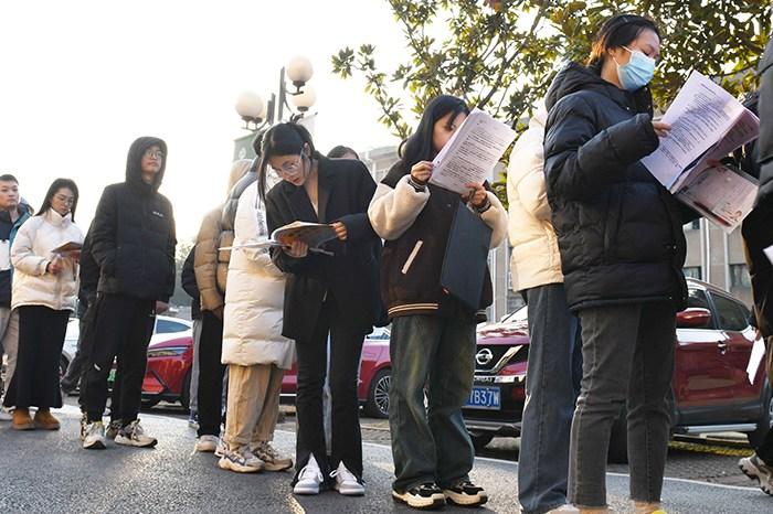 2024年考研開考 全國(guó)438萬考生報(bào)名