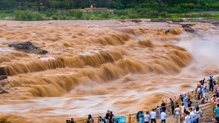 陜西延安：壺口瀑布出現(xiàn)水岸齊平景觀(guān)