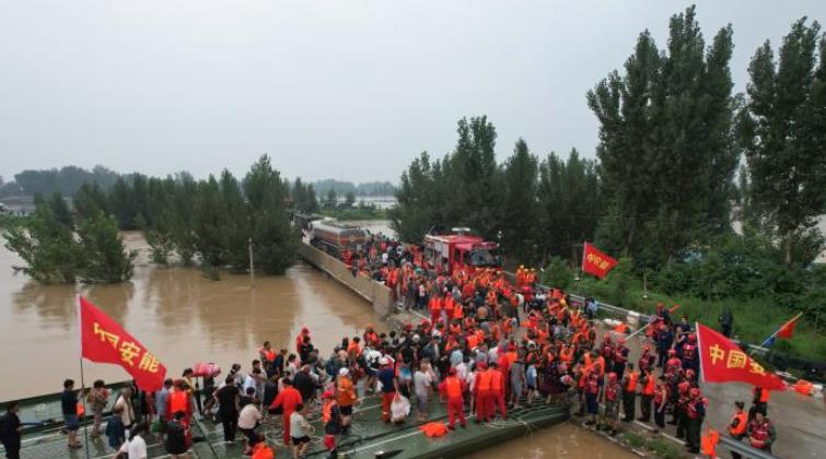 “逆行”重器中流擊水，創(chuàng)造救援速度奇跡<p>以精銳之“能”，護(hù)百姓之“安”，每一次極速救援，都是一場全力以赴，是承諾更是本色。<p>